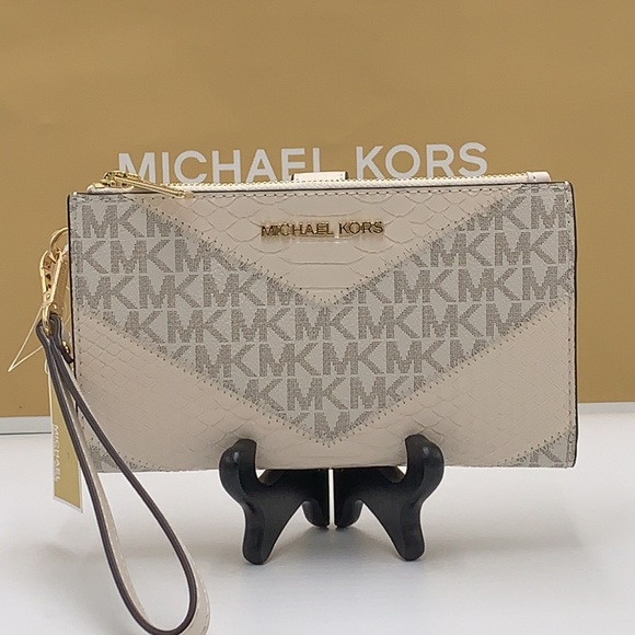 MICHAEL KORS
JET SET TRAVEL
 LIGHT CREAM MULTI
LG DOUBLE ZIP WRSTLT - Picture 2 of 13